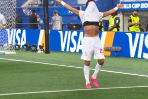 没有越位！雷扎伊扬抢射破门，伊朗1-1扳平新西兰！