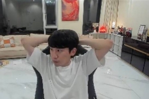 以前选手直播太摆了！Doinb：摄像头麦克风不开 导致观众不喜欢看